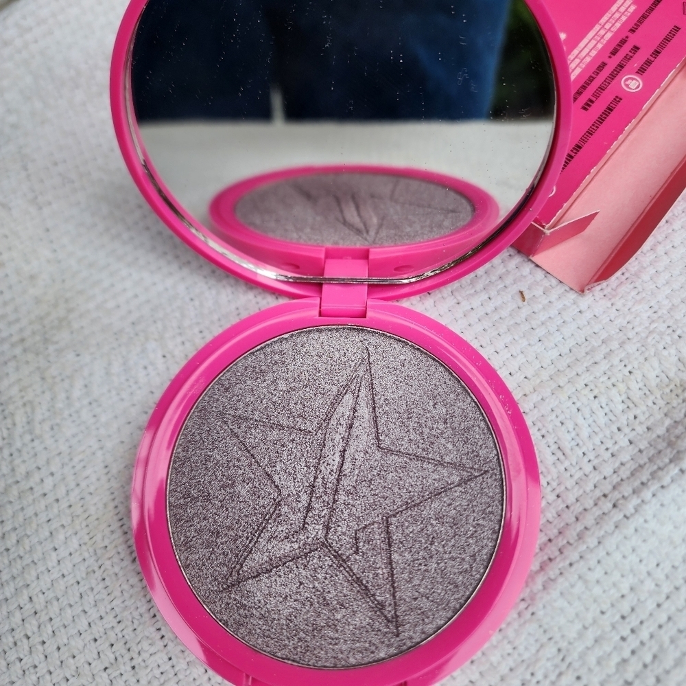 Jeffrey‎ Star lavender skin frost NEW